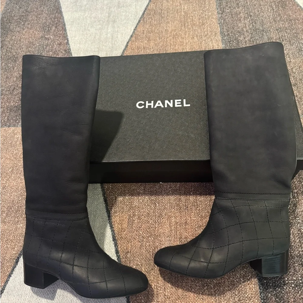 NEW NIB Chanel Quilted Heeled Boots 39